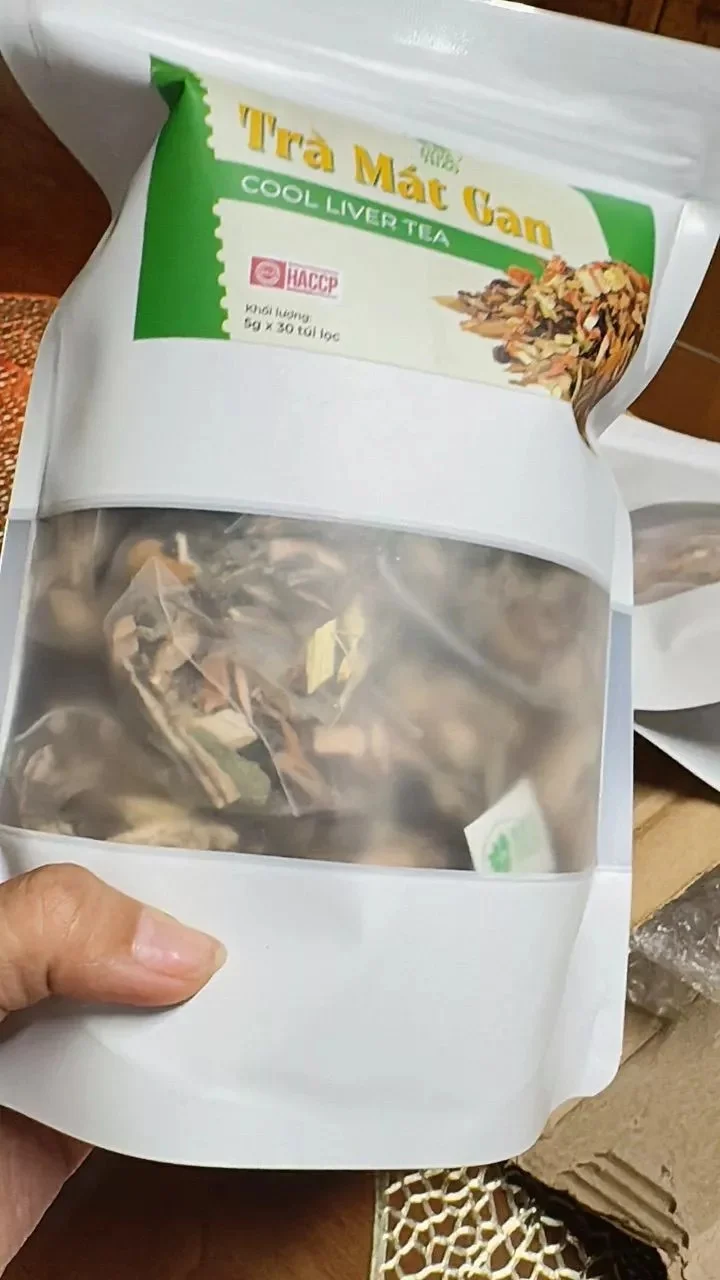 Mình khá khó tính với sp bv sức khoẻ. Nhưng dùng loại detox của hãng này r thấy ok la nên đặt thêm lọc gan cho ck. Nói chung loại nào uống cũng ngon nha. Túi lọc nhìn xịn xò, túi bên ngoài cũng dày dặn nên để lâu cũng k bị hư trà. Còn dc tặng kèm bịch nhỏ.